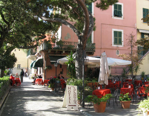 Outdoor Dining in Monterosso al Mare